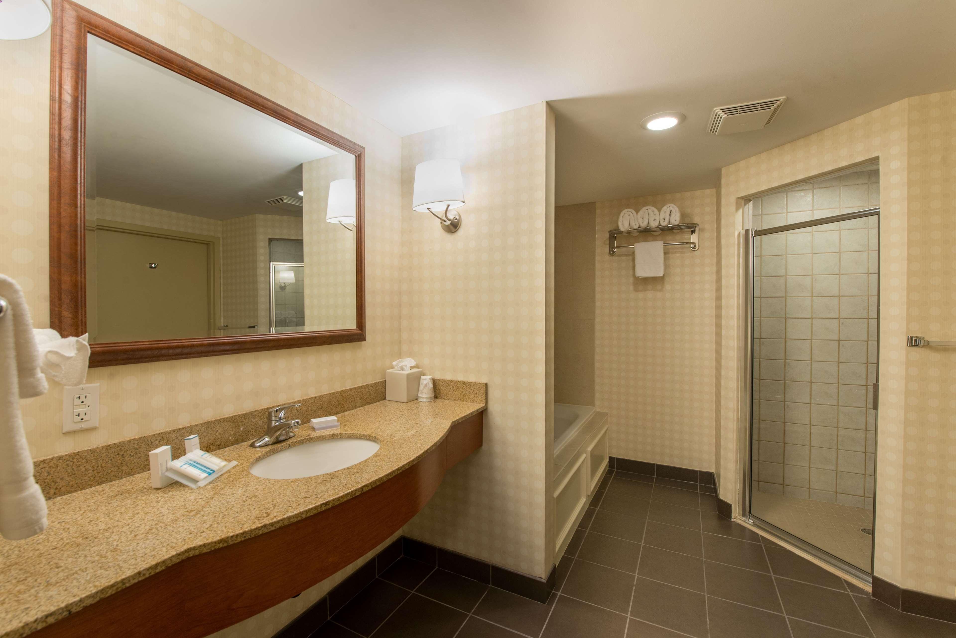 Hilton Garden Inn Manchester Downtown Extérieur photo